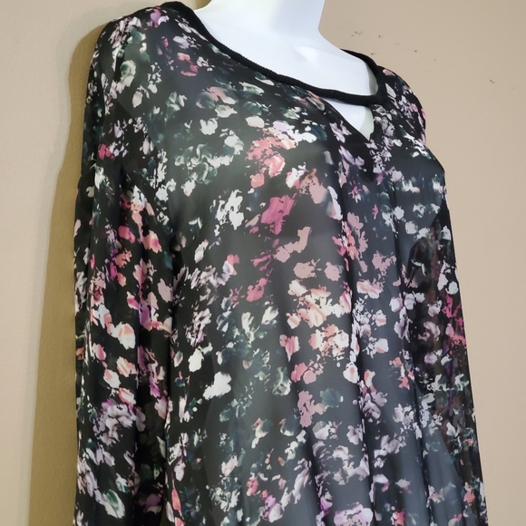 Vince Camuto Sheer Top - Picture 2 of 6